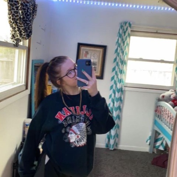 Meet your Posher, Makaela - Picture 1 of 1